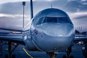 Nos conseils pour voyager en avion avec un bébé